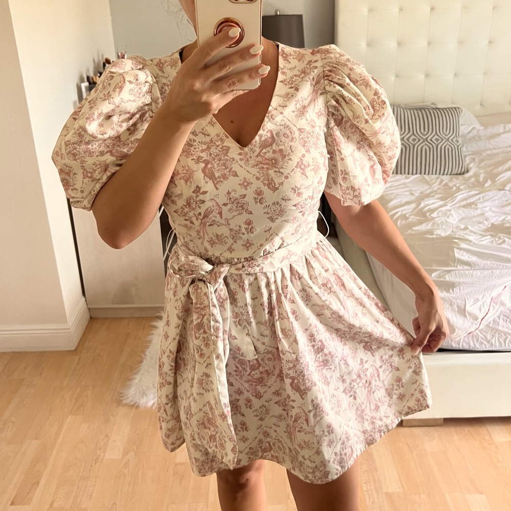 NEW UK BRAND Puff Sleeve Dress with side zipper Brand:Missguided